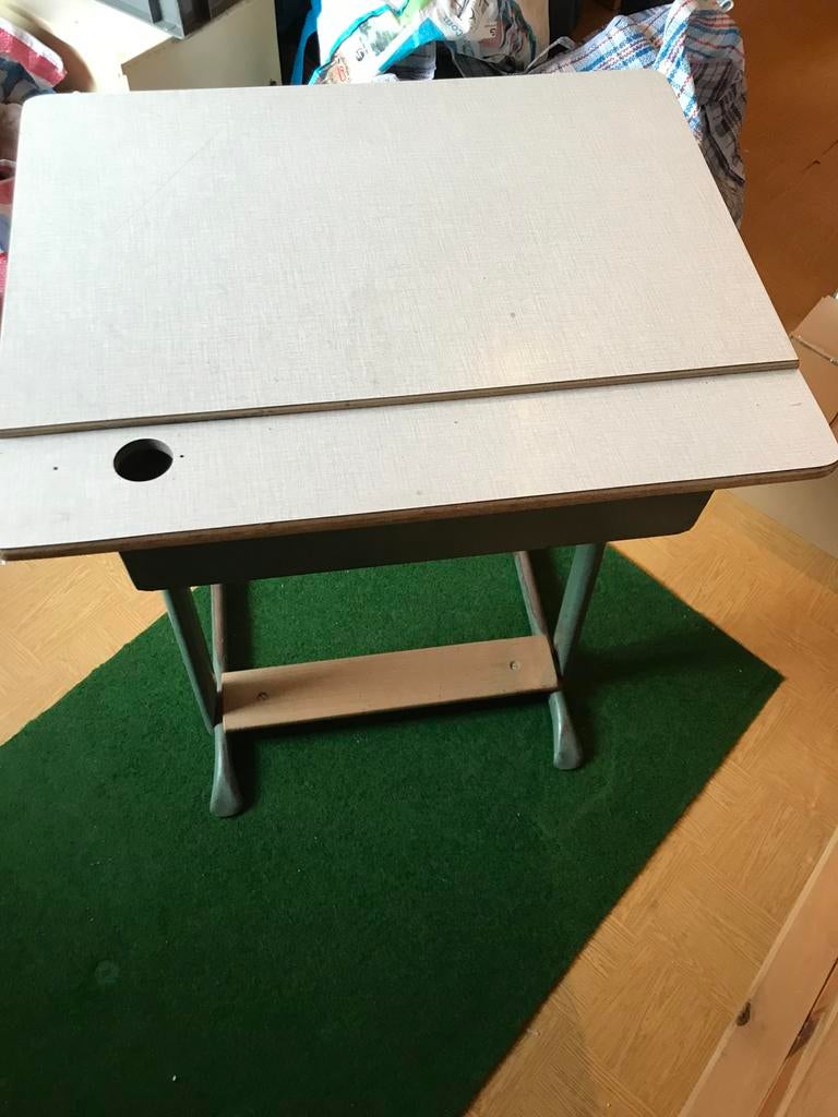 Ancien banc d’école, Enlèvement