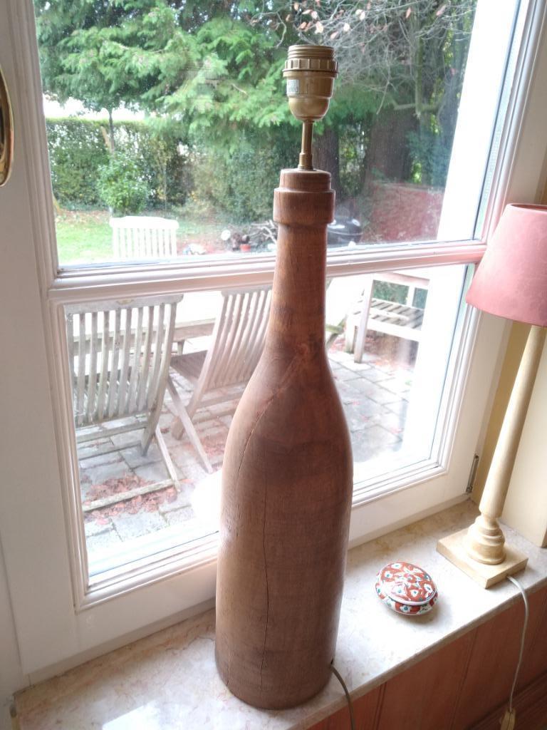 Lampe en bois haute (70 cm) avec gros soquet, Maison & Meubles, Enlèvement, Utilisé, Bois, 50 à 75 cm