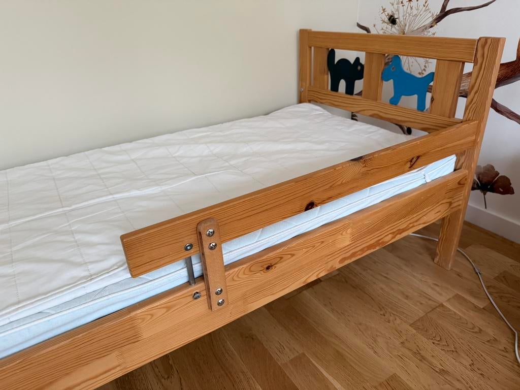 Lit enfant en pin 170cm + matelas et 2 draps housse, Enlèvement, Utilisé, Une personne