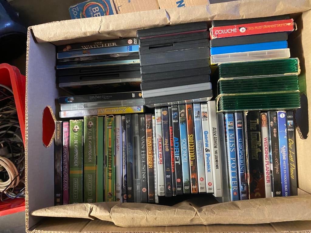 Volle bananendoos met originele dvd’s, Ophalen, Gebruikt