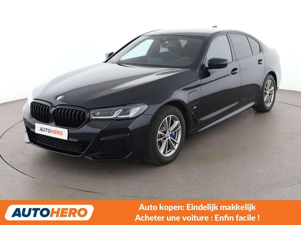 BMW 5 Serie 520 520e M Sport (bj 2021, automaat), Auto's, Automaat, Gebruikt, Blauw, Leder
