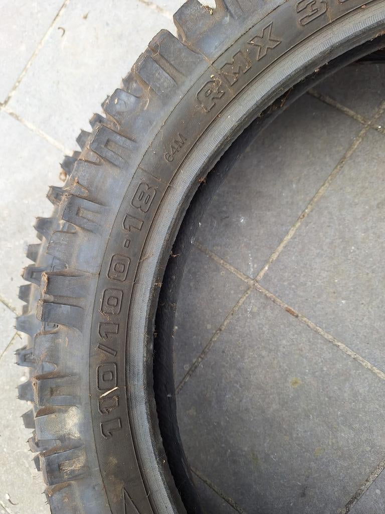 Twee motorbanden €40, Ophalen