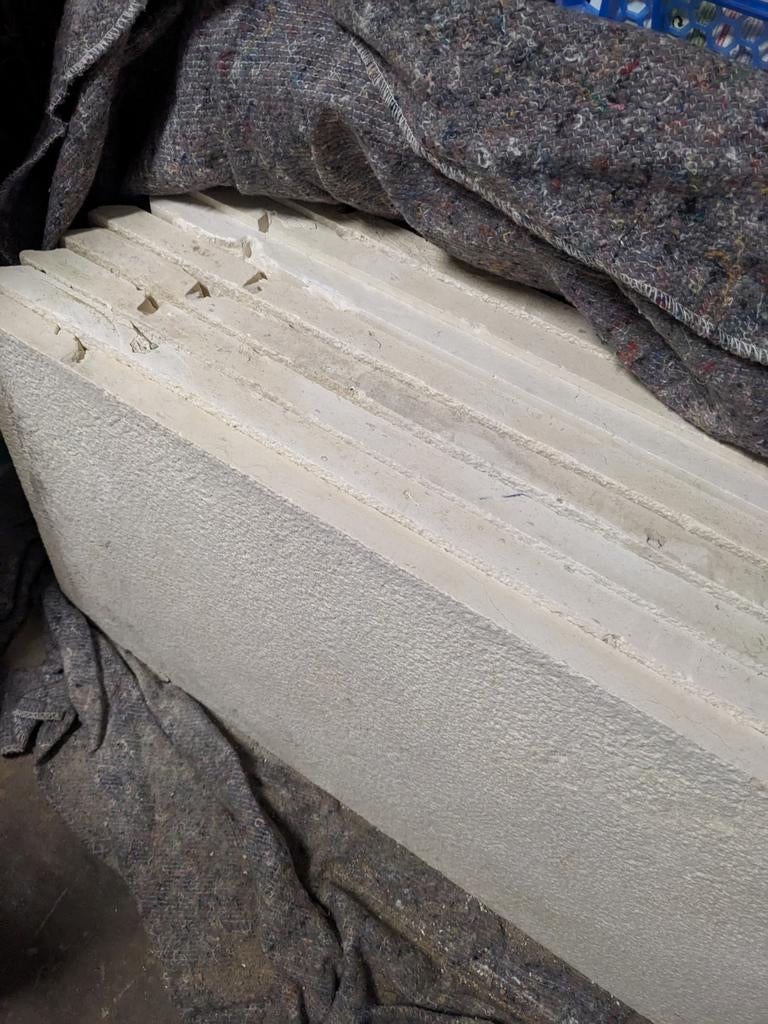 8 dales en pierre calcaire comblanchien, Enlèvement