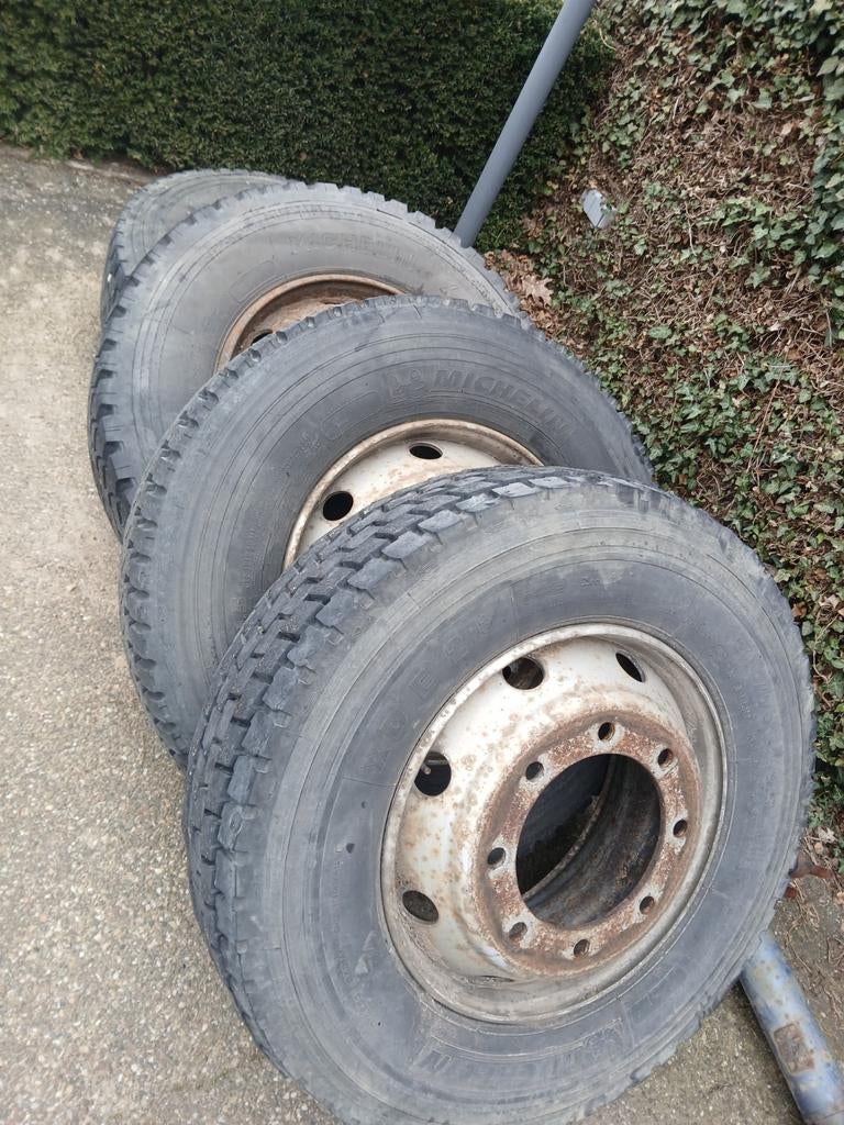 Wielen vrachtwagen, Auto-onderdelen, Ophalen