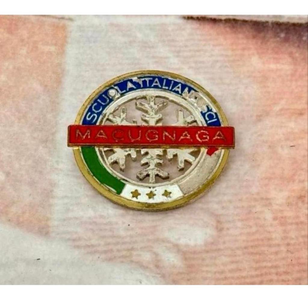 Broche en épingle Italian Italy Ski school MACUGNAGA vintage, Collections, Broches, Pins & Badges, Utilisé, Sport, Enlèvement ou Envoi
