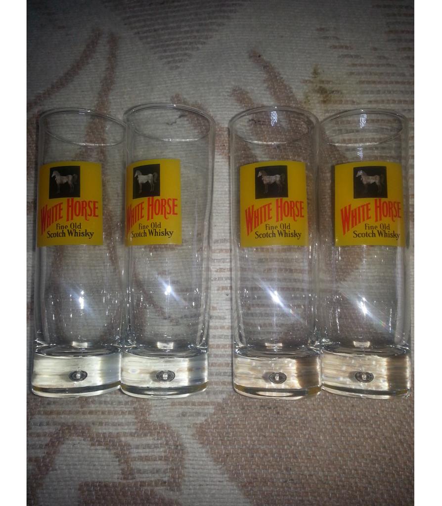 Cheval blanc, lot de 4, Enlèvement, Comme neuf, Verres et Verres à shot