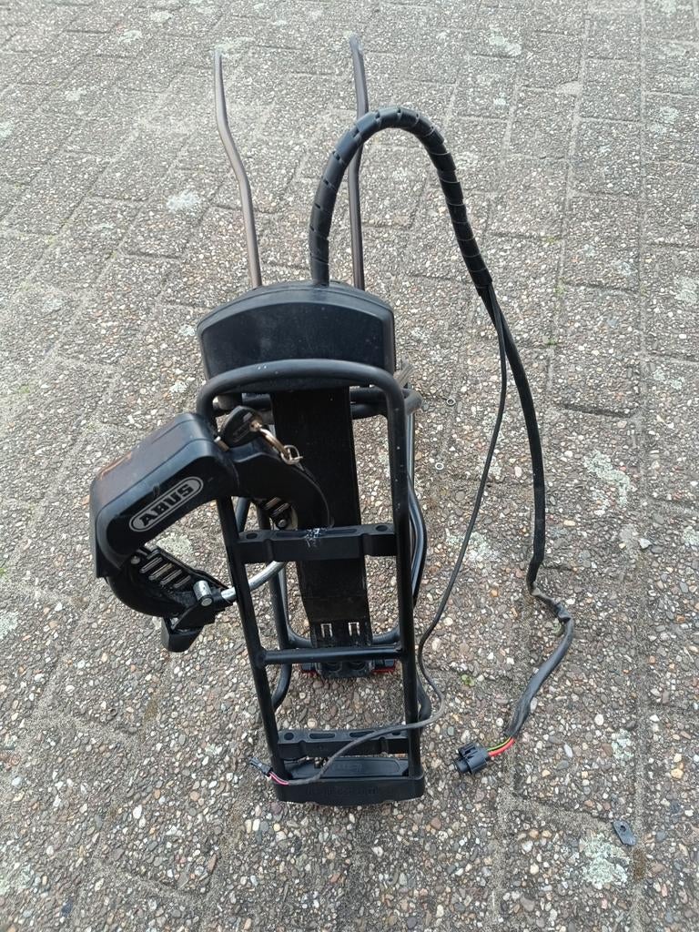 Bagagedrager met slot voor bosch klassieke motoren, Fietsen en Brommers, Fietsaccessoires | Bagagedragers, Ophalen, Zo goed als nieuw