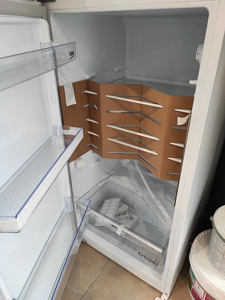 Frigo combi congélateur BEKO encastrable 145cm de haut NEUF, Neuf, 200 litres ou plus, 45 à 60 cm, Avec congélateur séparé