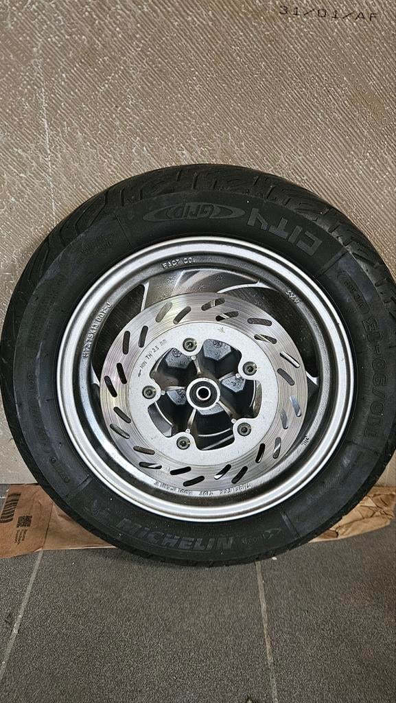 Sym gts voor wiel met band, Motoren, Ophalen