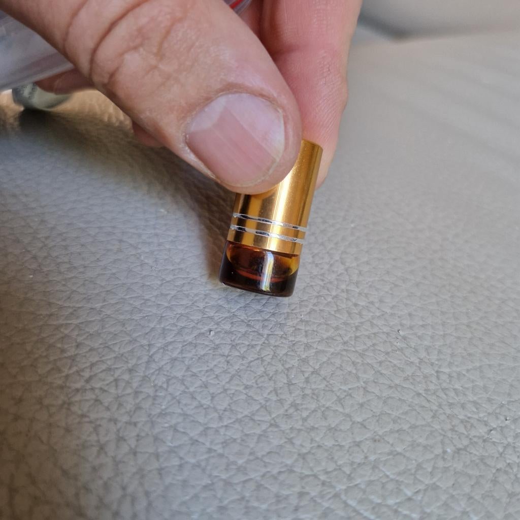 Agarwood oil, oud uit Vietnaam, wilde agarwood oil, Ophalen