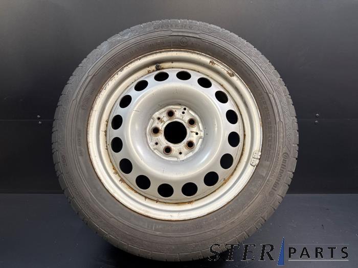 Velg + Band van een Mercedes Vito, Auto-onderdelen, Banden en Velgen, Gebruikt, -, -, Ophalen of Verzenden