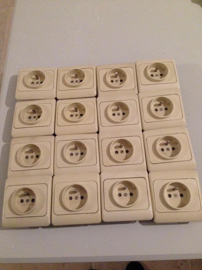 NIKO Prises de courant, Enlèvement, Utilisé, Prise de courant