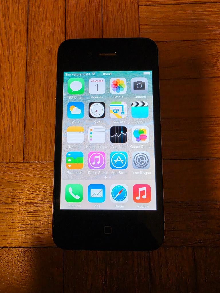Iphone 4 (16GB) vintage tech aesthetics, Telecommunicatie, Mobiele telefoons | Apple iPhone, Gebruikt, 16 GB, Zwart, Ophalen of Verzenden