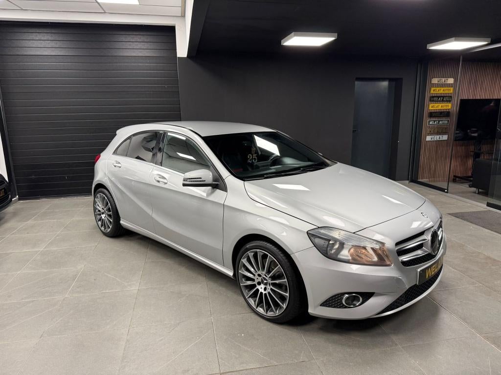 MERCEDES A180 1.6BENZINE/EURO 6/CARPLAY/NAVI/TOP STAAT, Auto's, Mercedes-Benz, 1600 cc, Bedrijf, Zilver of Grijs, A-Klasse