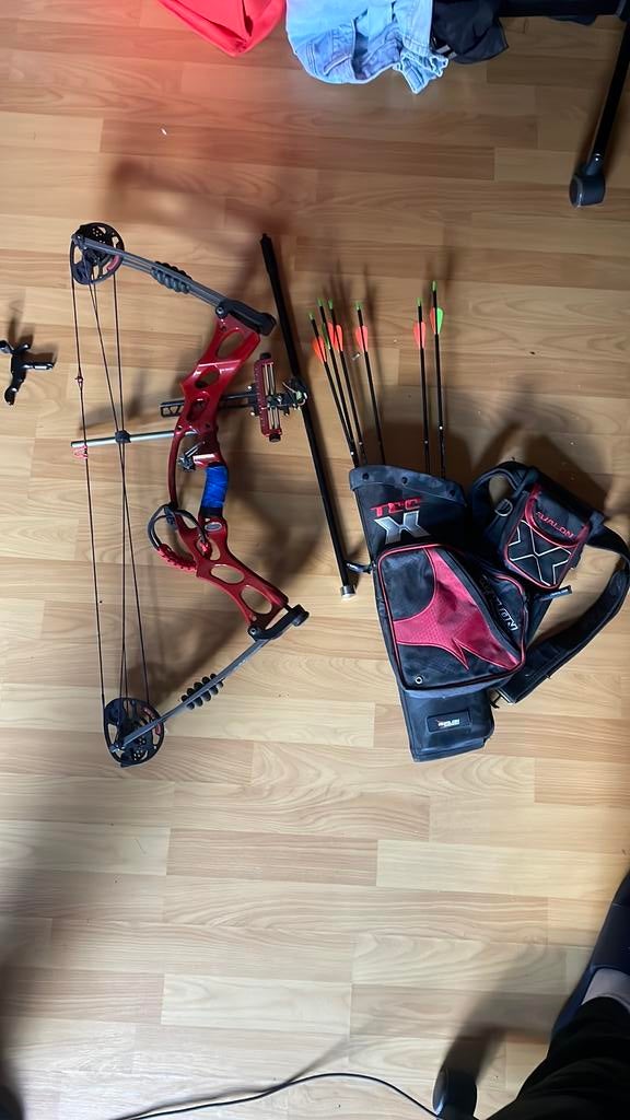 Hoyt Ruckus complete compoundboog (pijlen + accessoires), Ophalen of Verzenden, Zo goed als nieuw, Compoundboog