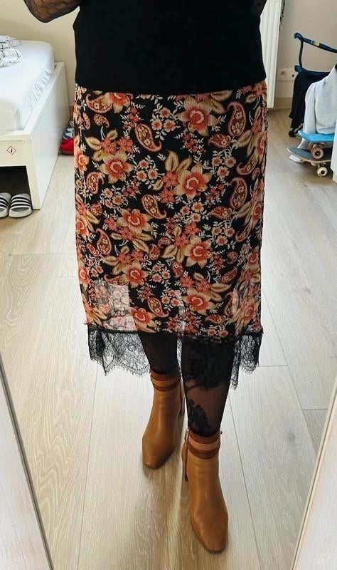 Bloemenrok Esqualo NIEUW, Maat 38/40 (M), Zwart, Ophalen of Verzenden, Onder de knie