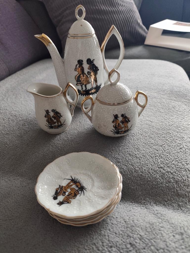 Thee serviesje in heel goede staat, Ophalen