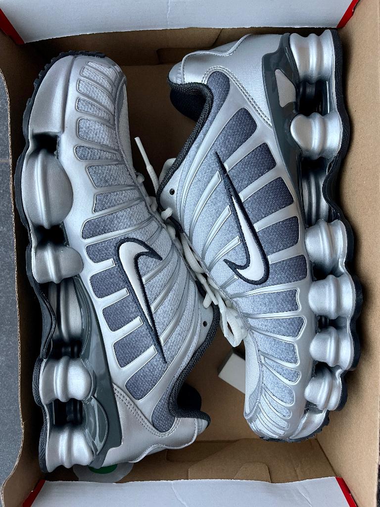 Nike Shox TL Print - Argent métallisé/Summit White - 44, Neuf, Enlèvement ou Envoi, Autres couleurs, Nike