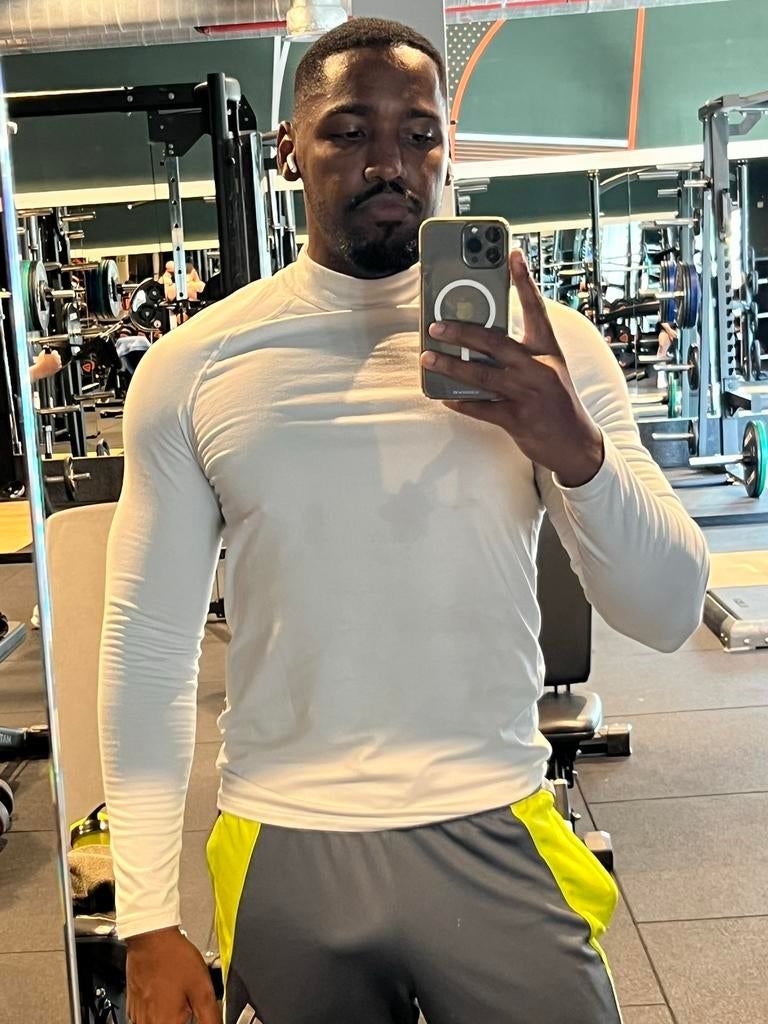 Jonge Braziliaanse masseur alleen voor mannen, Ontspanningsmassage