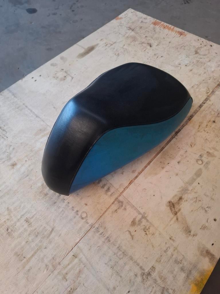 Zadel peugeot ludix, Fietsen en Brommers, Brommeronderdelen | Algemeen, Ophalen, Zadel