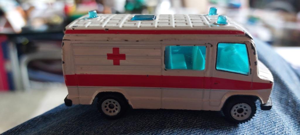 AMBULANCE MERCEDES-BENZ H0LK 0929 ANNÉES 70-90 1:87., Envoi, Utilisé, Voiture, SIKU