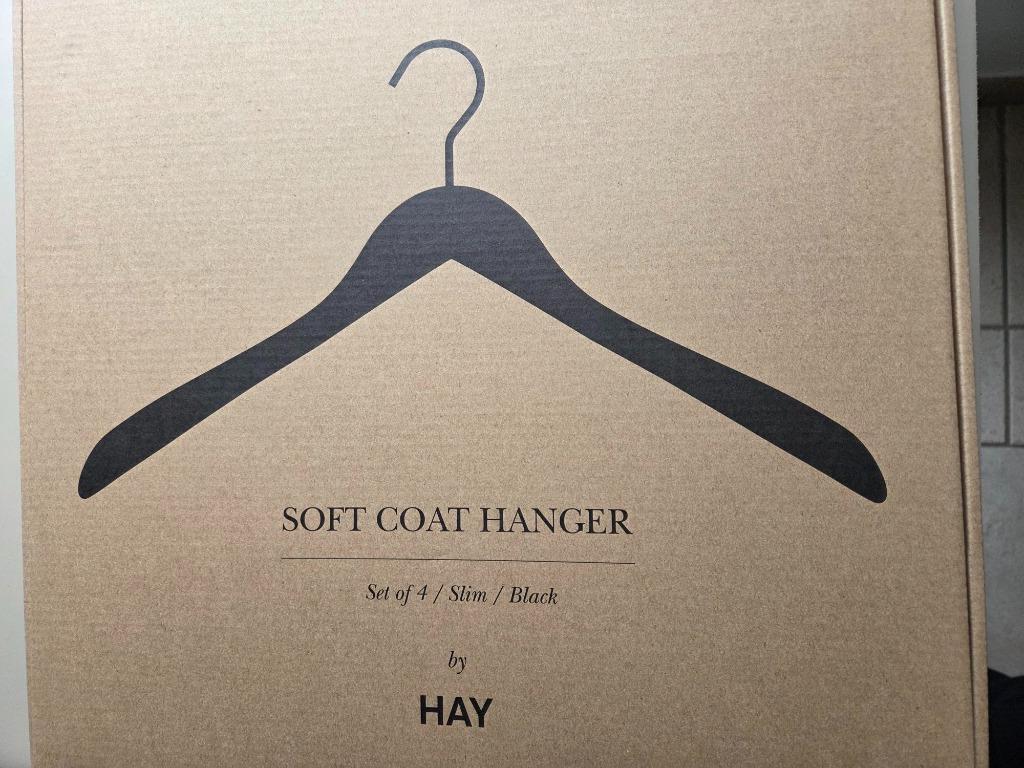4 nieuwe 'HAY soft coat hangers slim' zwart (kleerhanger), Huis en Inrichting, Ophalen, Nieuw