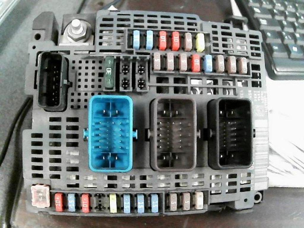 Boitier fusibles Peugeot 508  9674922080 (129), Autos : Pièces & Accessoires, Autres pièces automobiles, Peugeot, Utilisé, Enlèvement ou Envoi