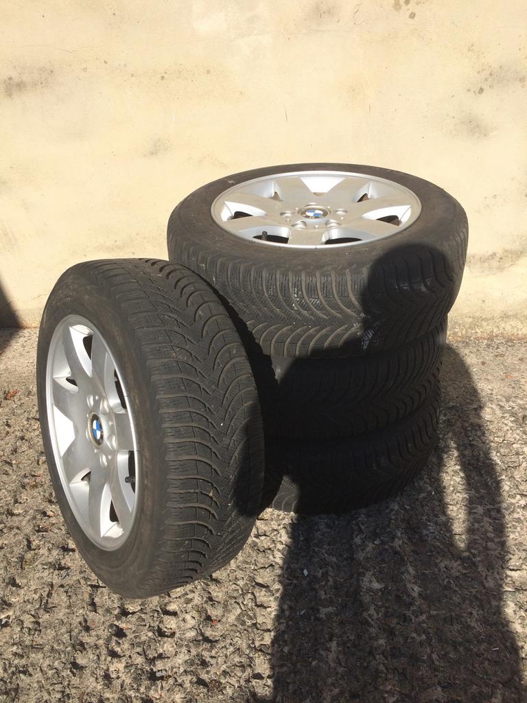 4 JANTES ALU ET PNEUS HIVERS BMW SERIE 3, Auto-onderdelen, Banden en Velgen, Banden en Velgen, 16 inch, 205 mm, Gebruikt, Ophalen