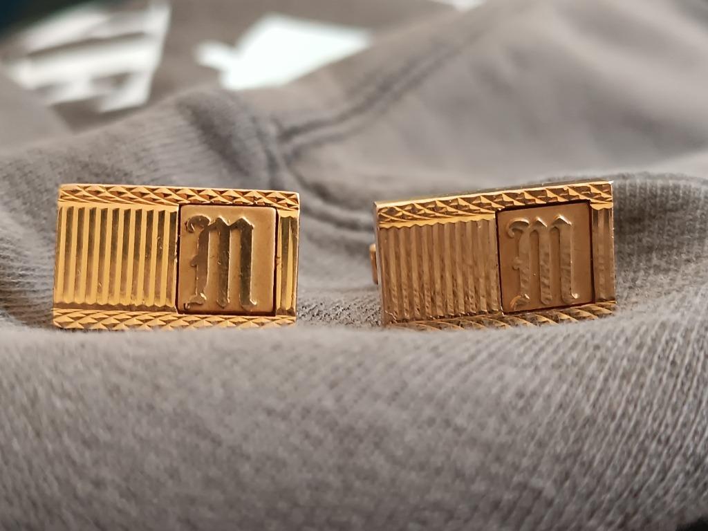 1 paar vergulde manchetknopen (met letter M), Handtassen en Accessoires, Manchetknopen, Ophalen of Verzenden, Gebruikt, Overige materialen