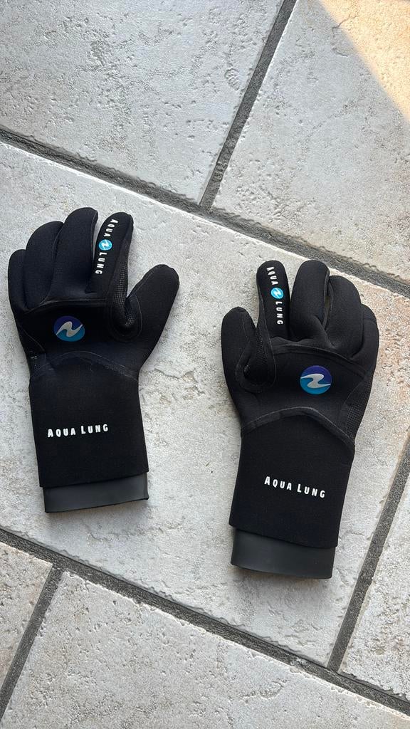 Gants de plongée Aqualung Dry Comfort 4 mm taille M, Sports nautiques & Bateaux, Plongée, Enlèvement ou Envoi, Comme neuf, Combinaison de plongée