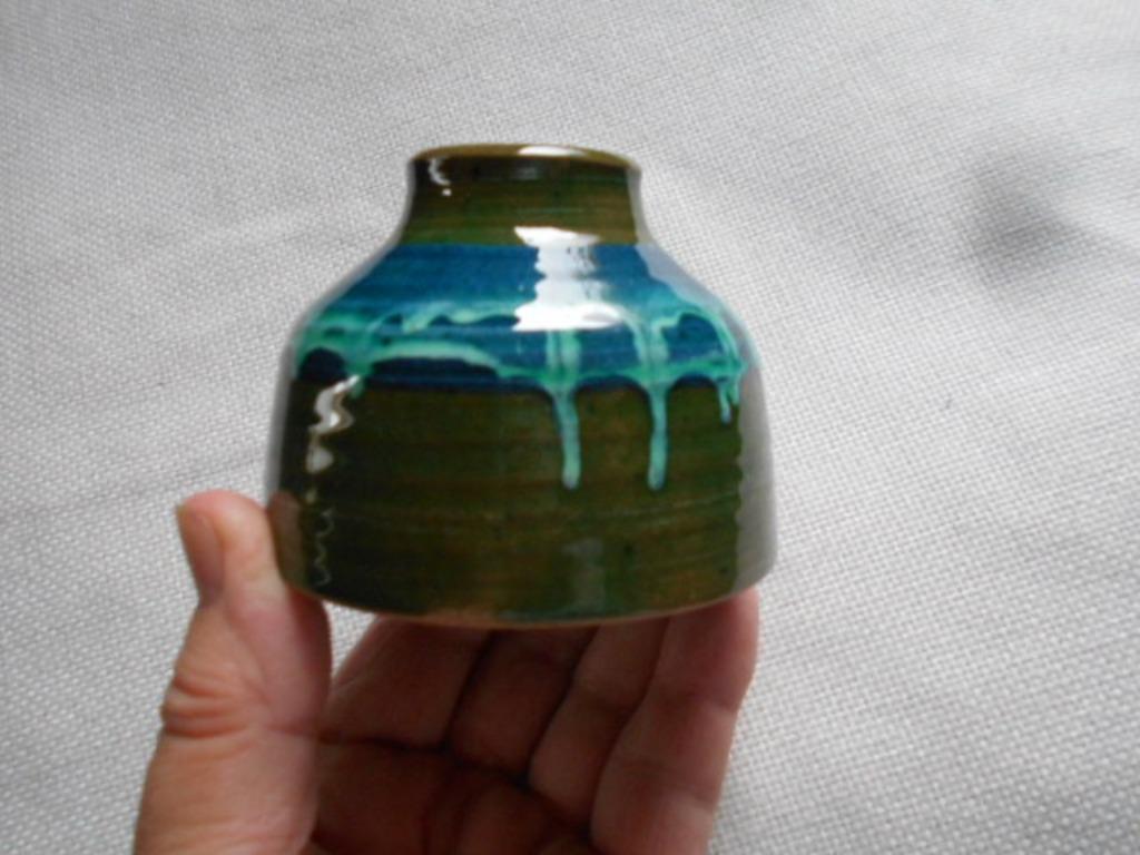 handwerk, mooi nieuw vaasje, gemerkt, Antiek en Kunst, Antiek | Keramiek en Aardewerk, Ophalen of Verzenden