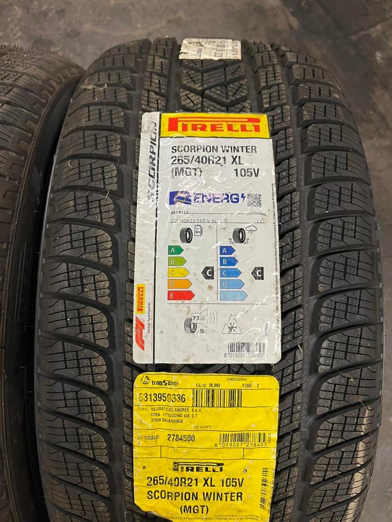 2 pneus neufs pirelli 265 40 r21 hiver, Enlèvement