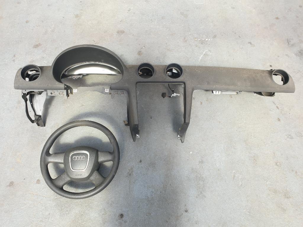 Planche Tableau bord AUDI A3 8P 2009 PH2 air bag PHASE 2, Enlèvement, Audi