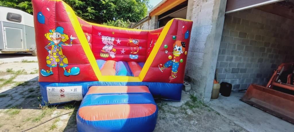 LOCATION. Château gonflable Clown 2, Hobby & Loisirs créatifs, Articles de fête | Location, Utilisé, Enlèvement