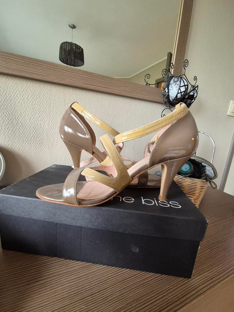 Caroline Biss pumps, maat 38, Kleding | Dames, Schoenen, Ophalen of Verzenden, Pumps