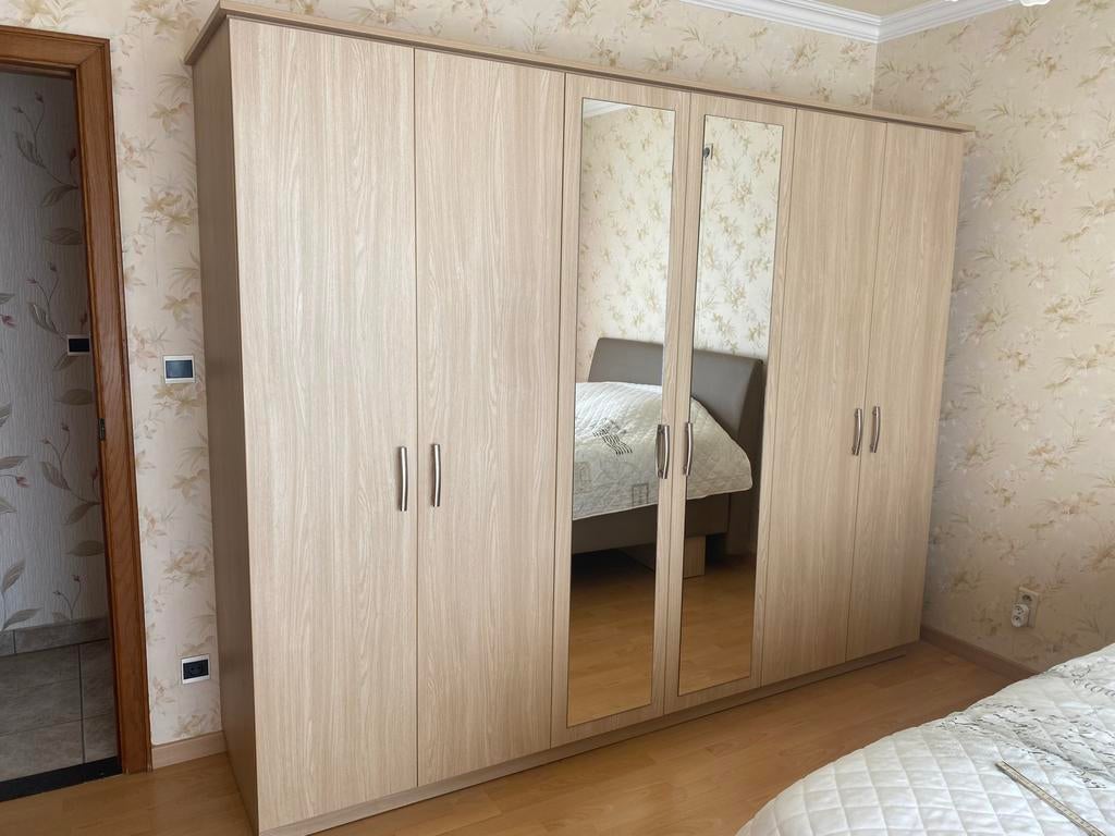 Kleerkast + commode en spiegel, Ophalen, Zo goed als nieuw