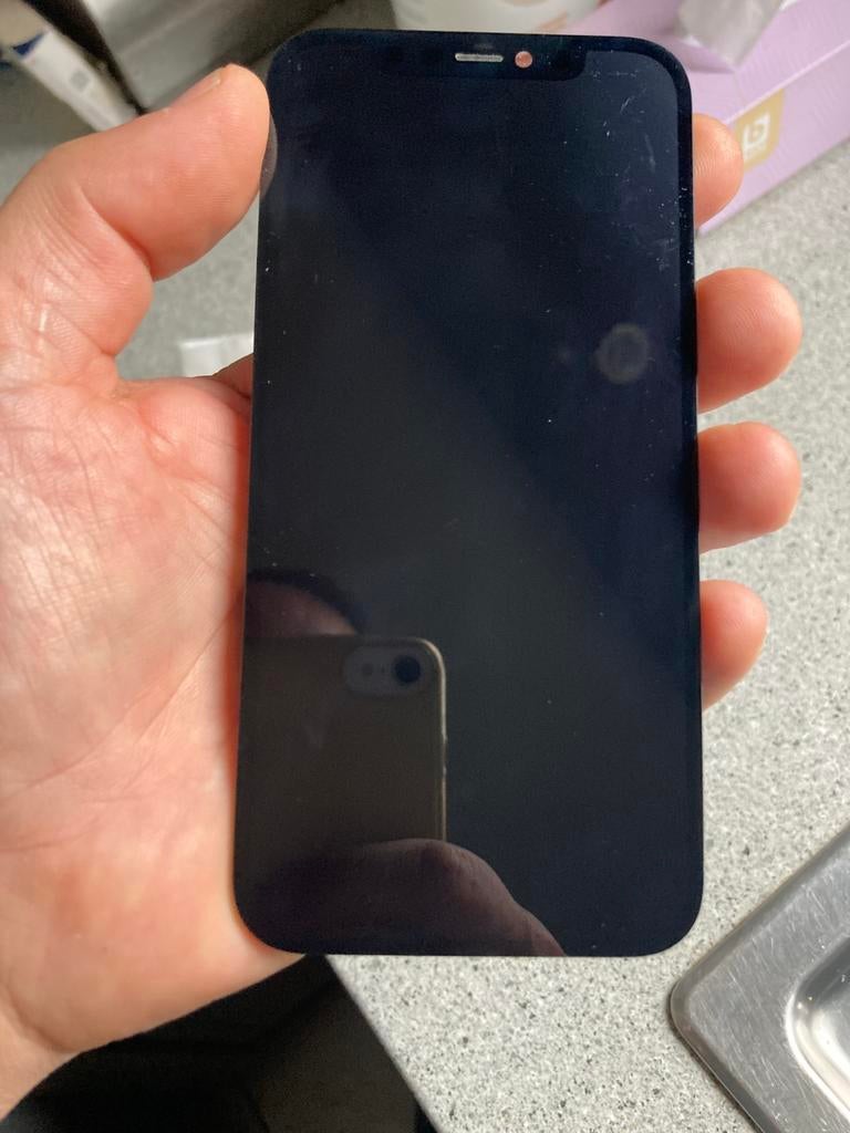 Écran iPhone 12 / 12 pro d occasion, Enlèvement, Utilisé