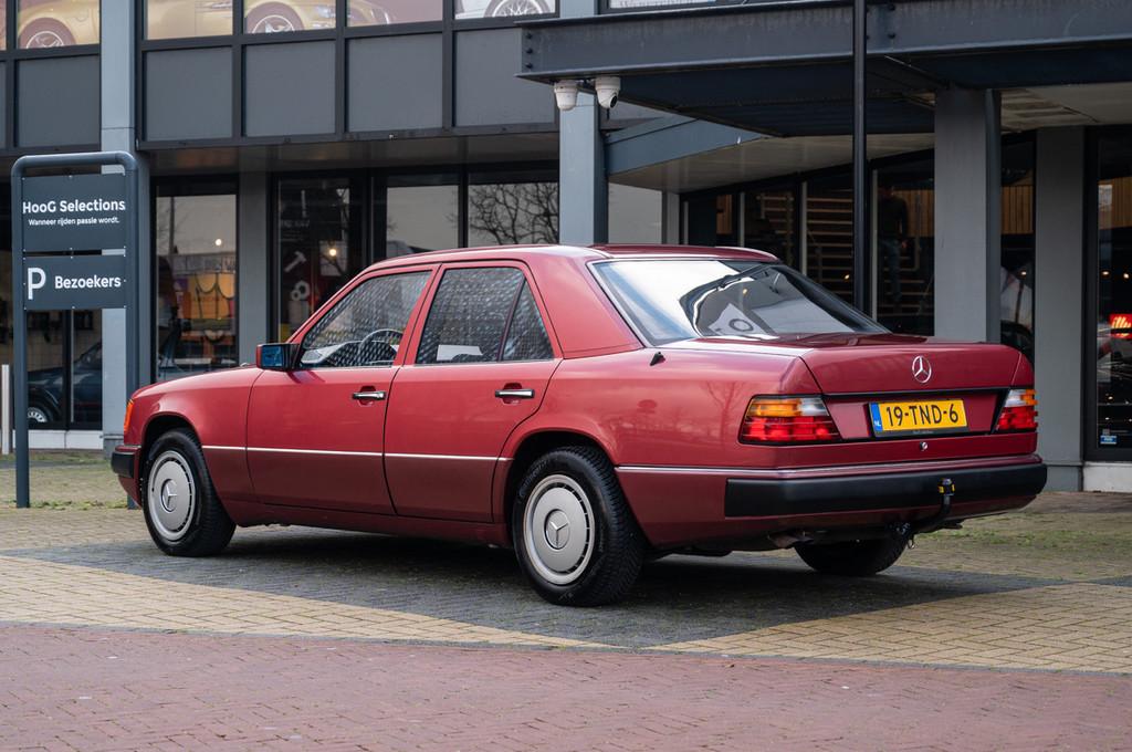 Mercedes-Benz E-Klasse 280E ( W124 ) (bj 1993, automaat), Auto's, Automaat, Zwart, Mercedes-Benz, Bedrijf