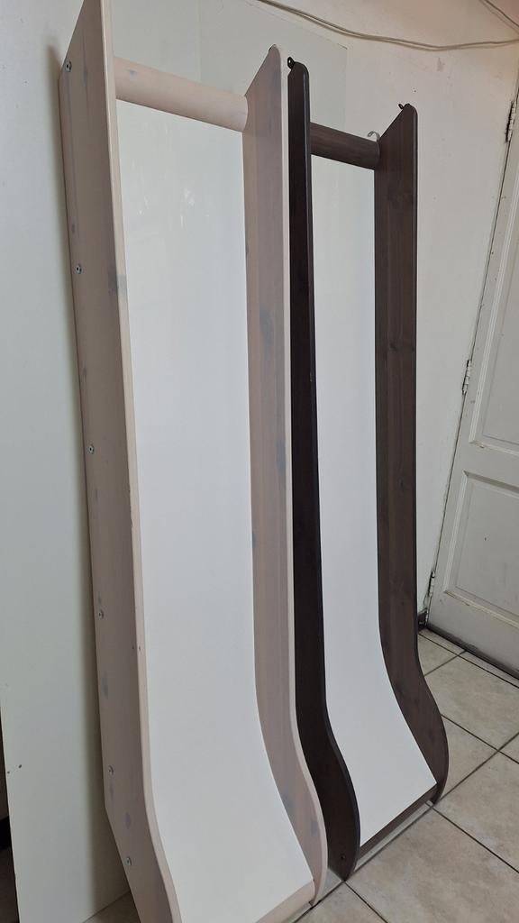 Toboggan Flexa Marron, Enlèvement