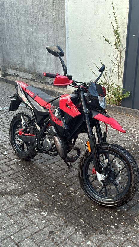Malaguti xsm 50 (2021), Fietsen en Brommers, Ophalen, Tweetakt, Overige modellen, Nieuw