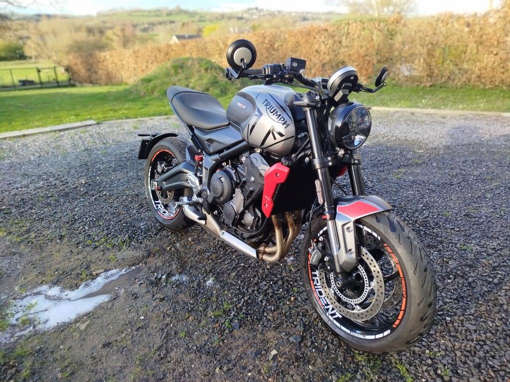 Triumph trident 660, Motos, Motos | Triumph, Particulier, 3 cylindres, Poignées chauffantes