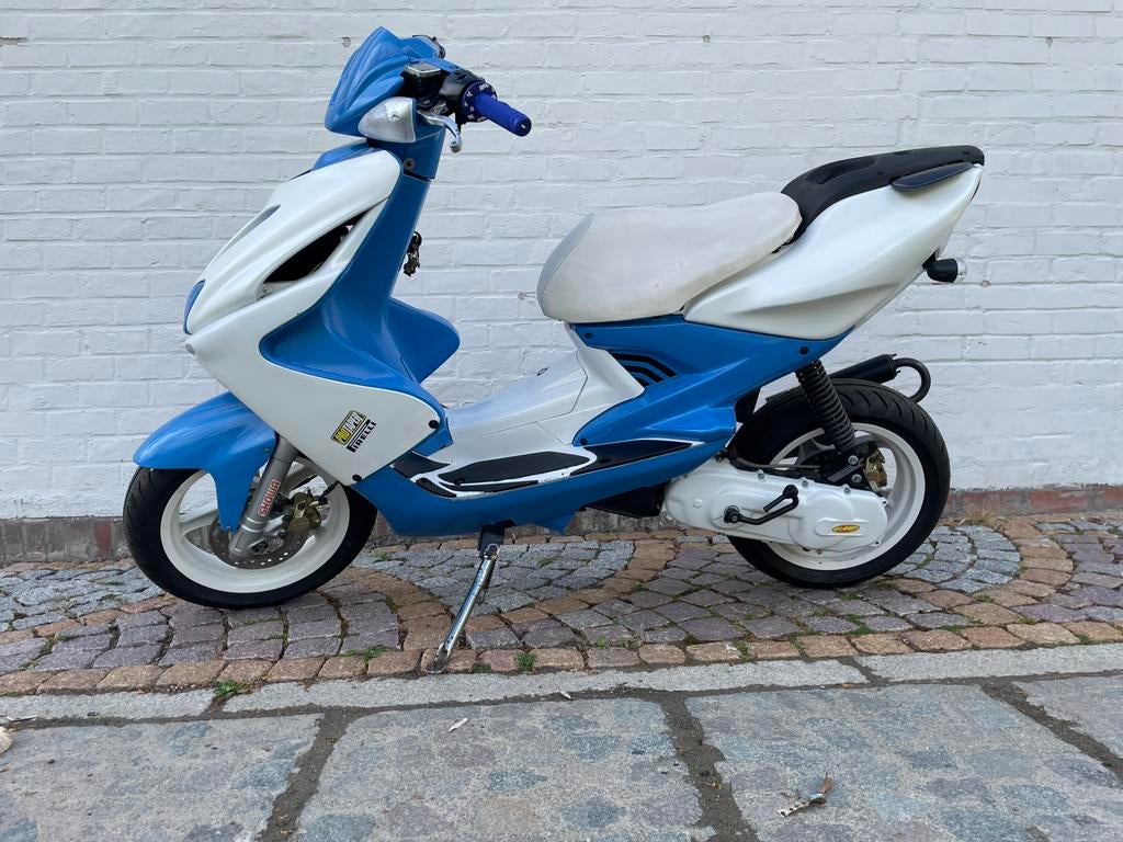 Yamaha aerox 49cc 2t klasse A  Papieren (Deel 1 & 2), Fietsen en Brommers, Ophalen, Gebruikt, Aerox, Klasse A (25 km/u)