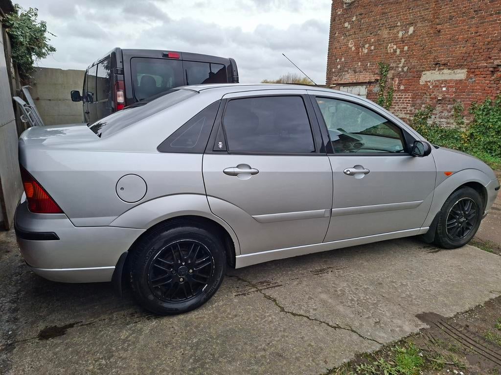 Ford Focus Ghia 1.6 essence, 90 dkm, Autos, Focus, Boîte manuelle, Berline, Particulier