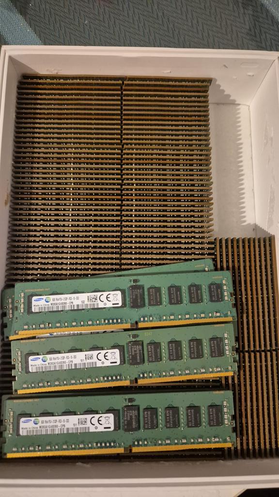 Samsung /SK Hynix DDR4-PC4 (8GB) 100x, Computers en Software, RAM geheugen, Ophalen of Verzenden, Zo goed als nieuw, DDR4, Server