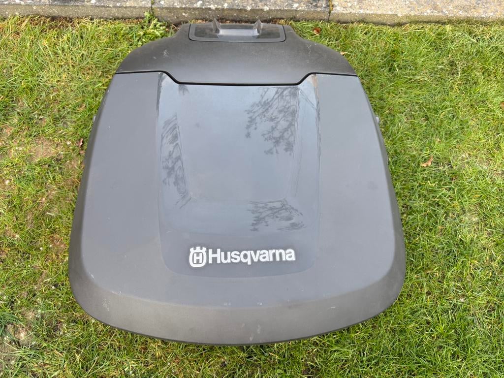 Husqvarna Automower Garage P15 – Bescherming, Doe-het-zelf en Bouw, Gereedschap | Machine-onderdelen en Toebehoren, Zo goed als nieuw