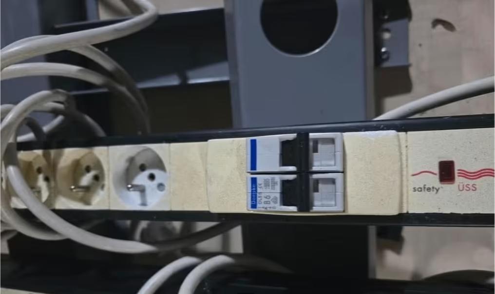 Multiprise avec rallonge et fusible de sécurité, Enlèvement ou Envoi, Neuf