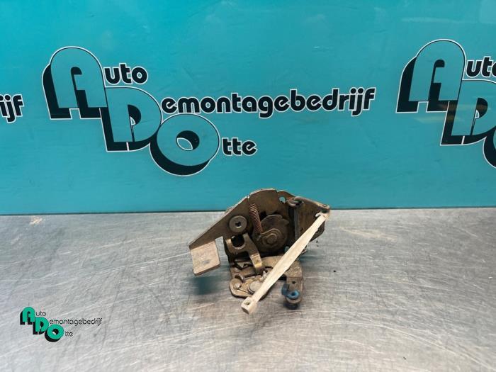 Serrure portière mécanique 2portes gauche d'un Peugeot J5, -, 3 mois de garantie, Utilisé, -