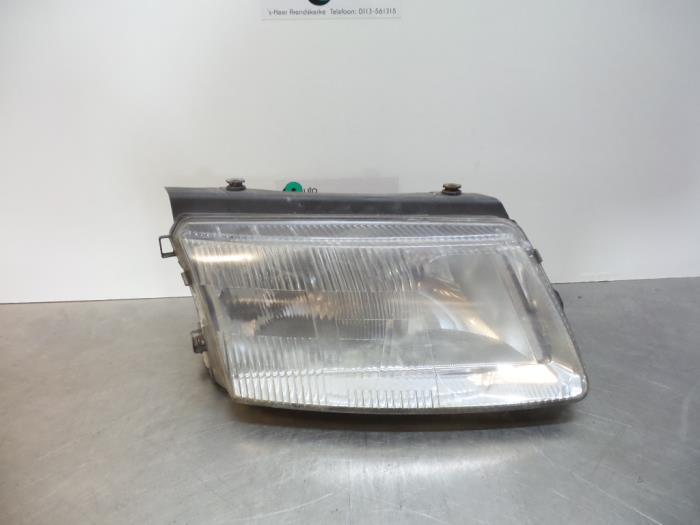 Phare droit d'un Volkswagen Passat (Passat 96-), Autos : Pièces & Accessoires, Volkswagen, -, Utilisé, -