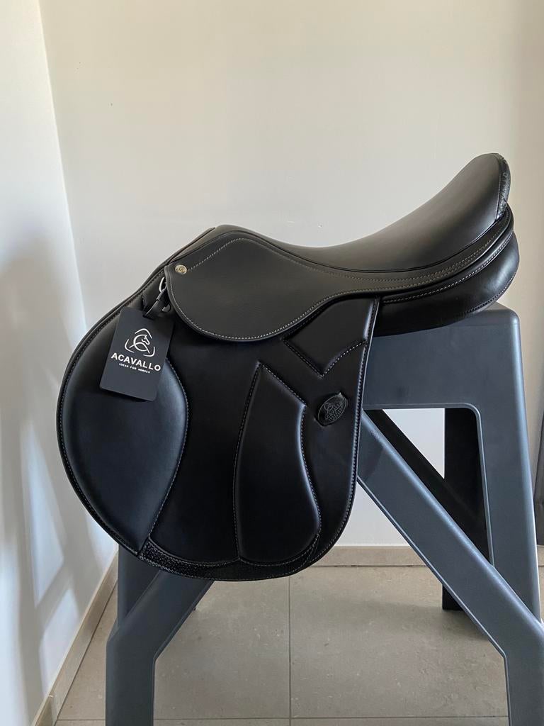 Selle Acavallo modigliani laine 17,5, Animaux & Accessoires, Chevaux & Poneys | Selles, Comme neuf, Enlèvement ou Envoi