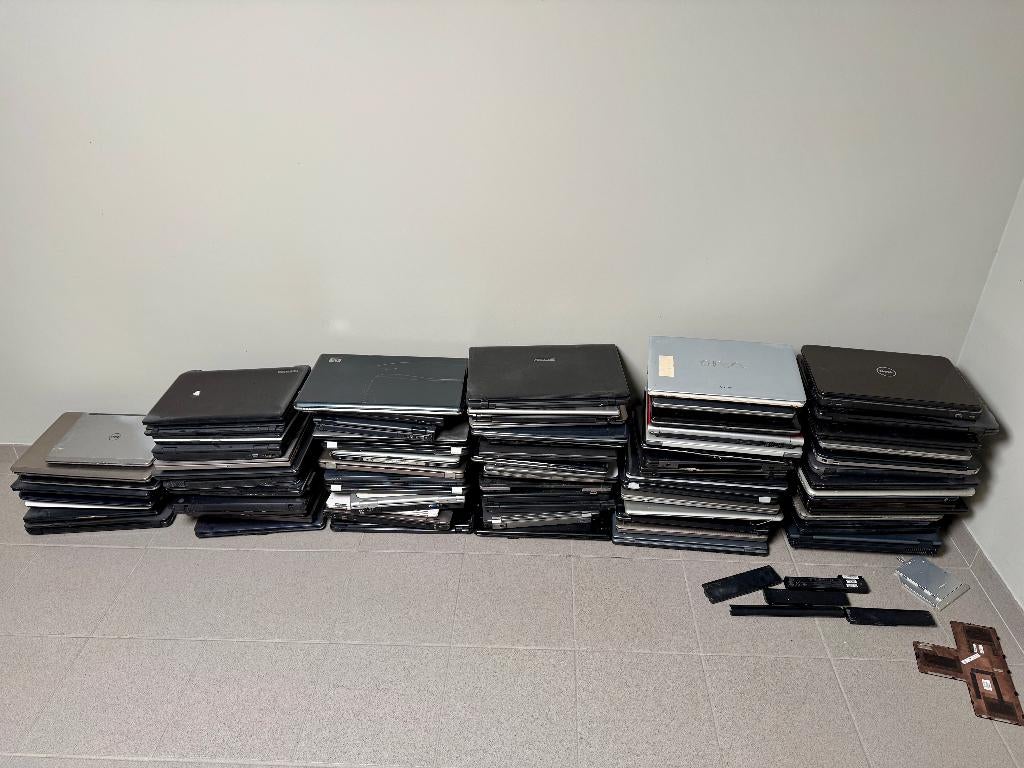 Lot de 80 ordinateurs portables pour pièces détachées, Enlèvement, Ne fonctionne pas, 17 pouces ou plus, 2 à 3 Ghz